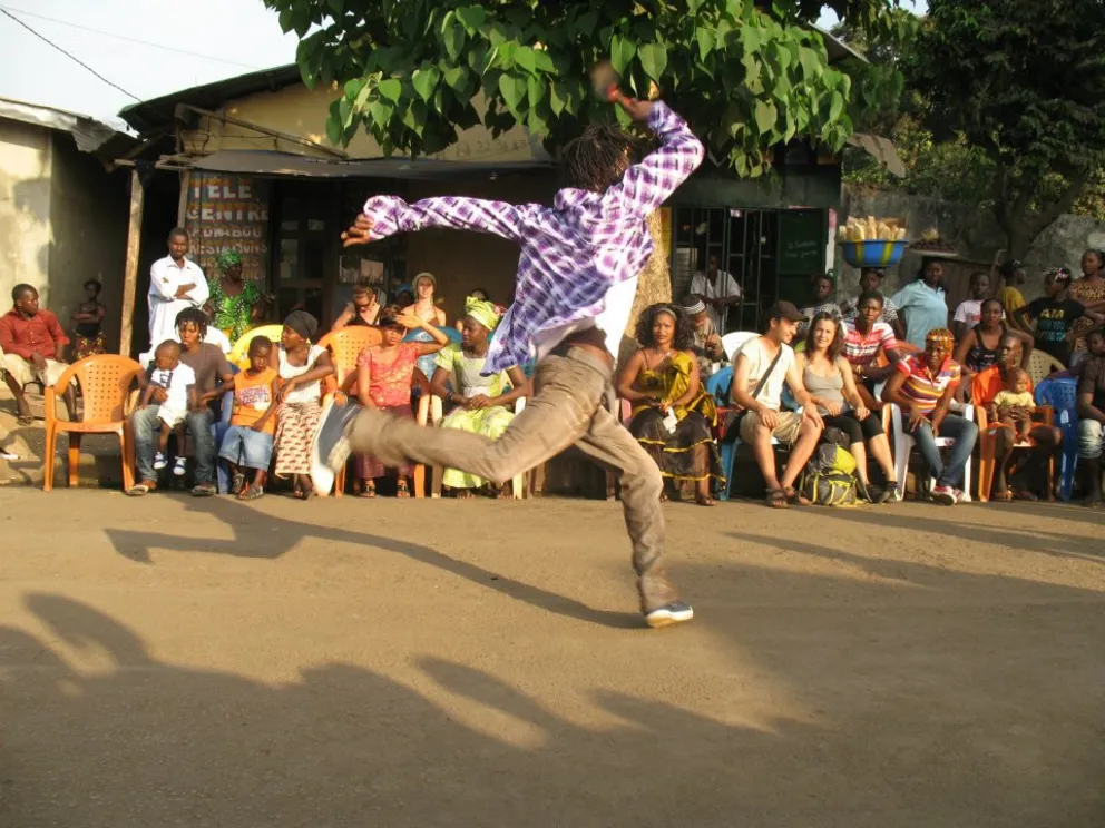 Mówić w języku Afro dance