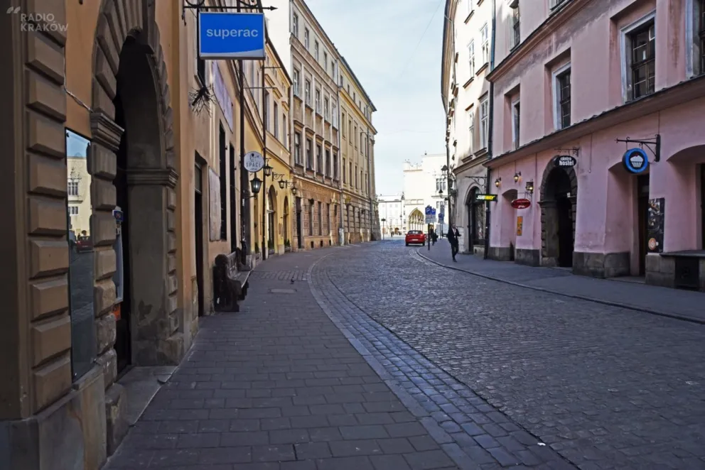 W środę premier poda datę II etapu znoszenia restrykcji; nieoficjalnie - możliwe zmiany dot. handlu