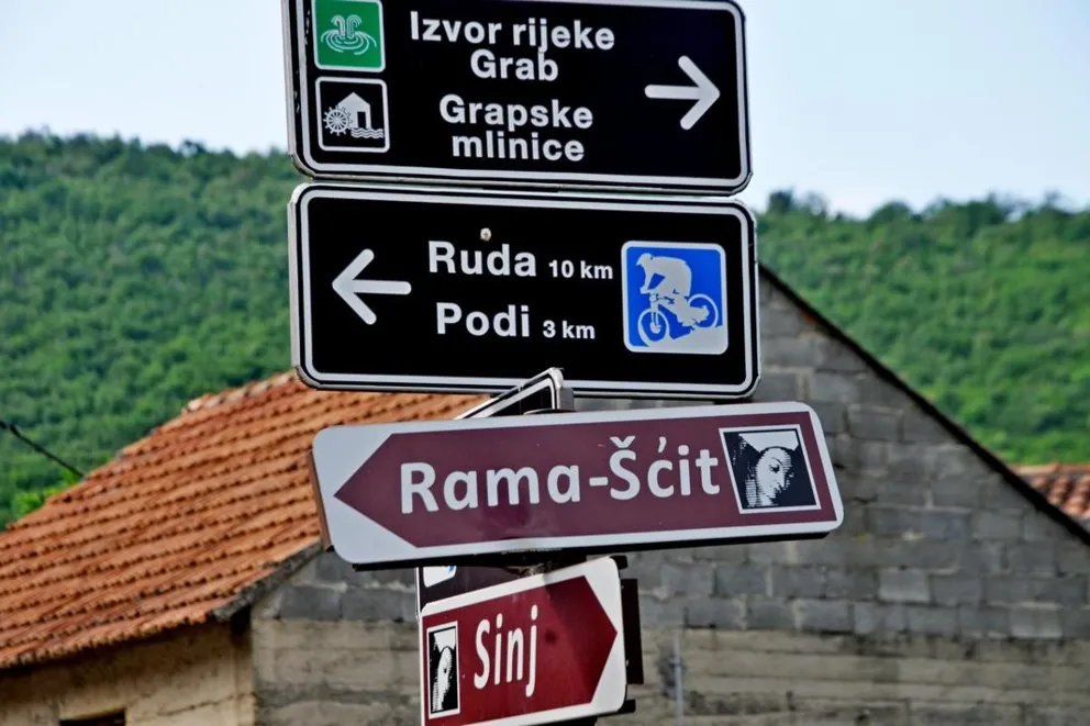 SOWY, ADRIATYK I KLAPY