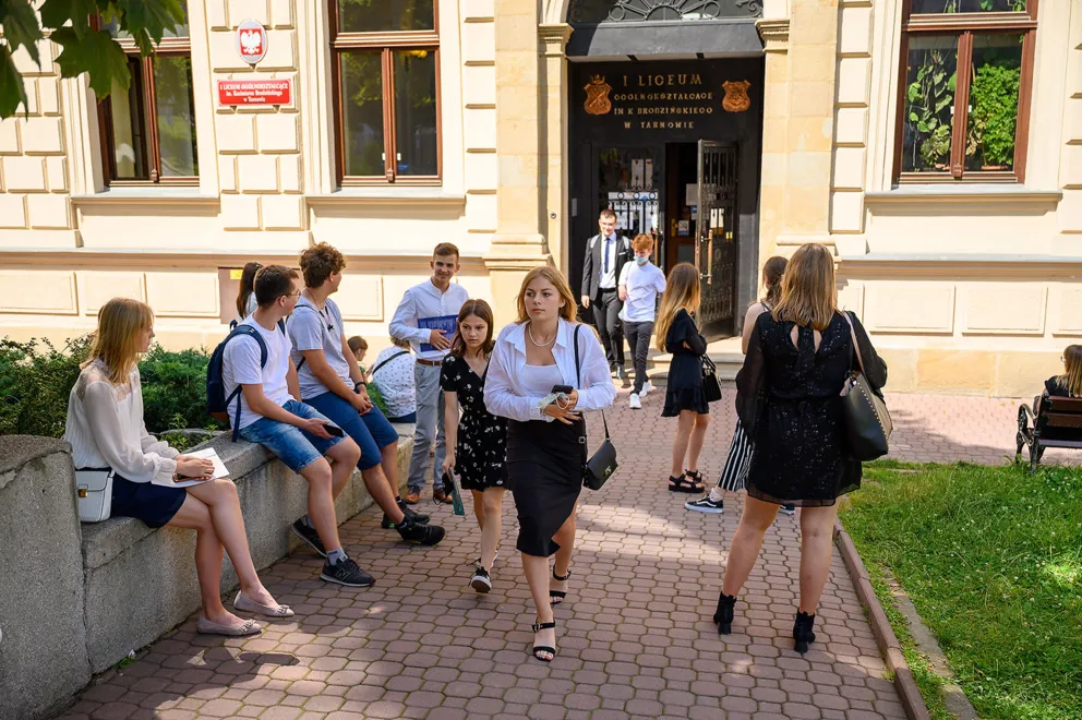 Kończy się rok szkolny, w którym uczniowie ze względu na epidemię uczyli się głównie zdalnie