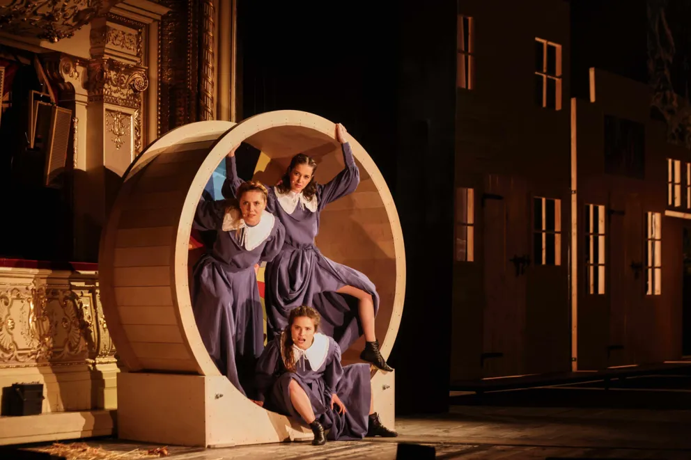 Teatr im. Juliusza Słowackiego w Krakowie gra w okresie wakacyjnym na wszystkich scenach! 