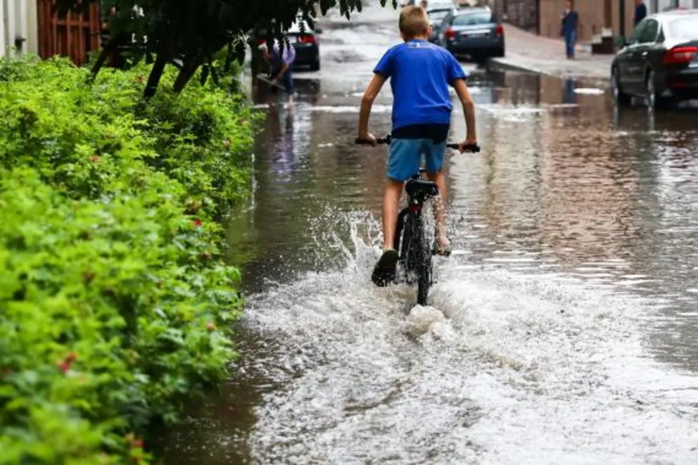 Burze na styku Małopolski i Śląska. Podtopione posesje w Brzeszczach i Kętach
