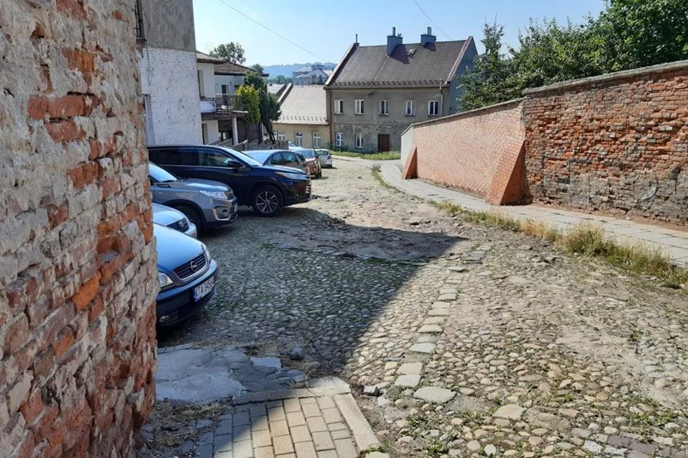 Zła informacja dla kierowców w Tarnowie, będzie mniej miejsc darmowego parkowania