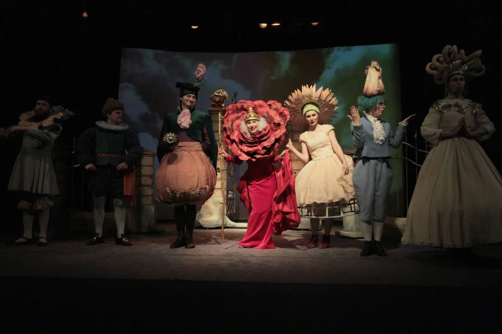 TEATR GROTESKA SPIESZY Z POMOCĄ!