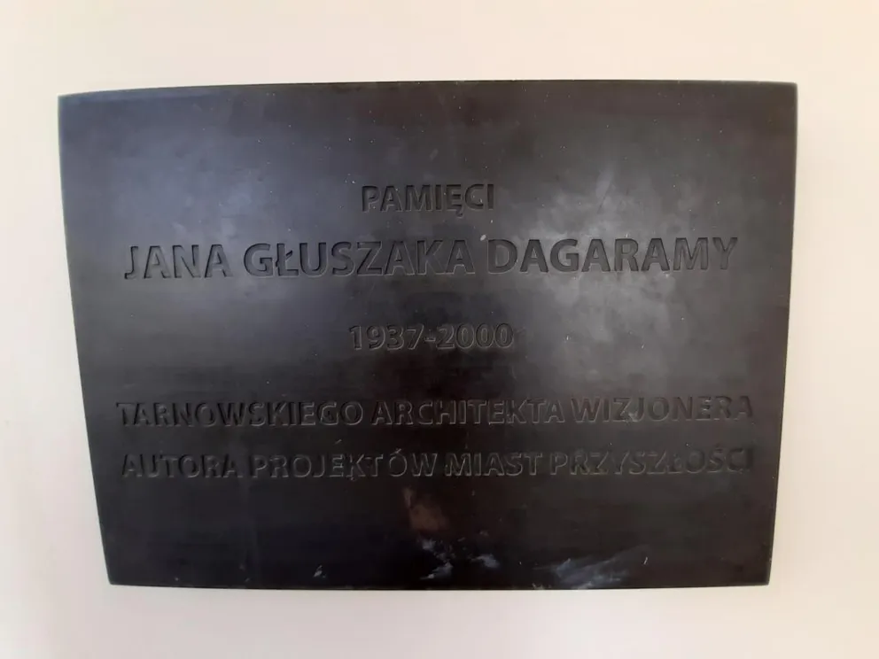 Tablica Dagaramy - architekta wizjonera