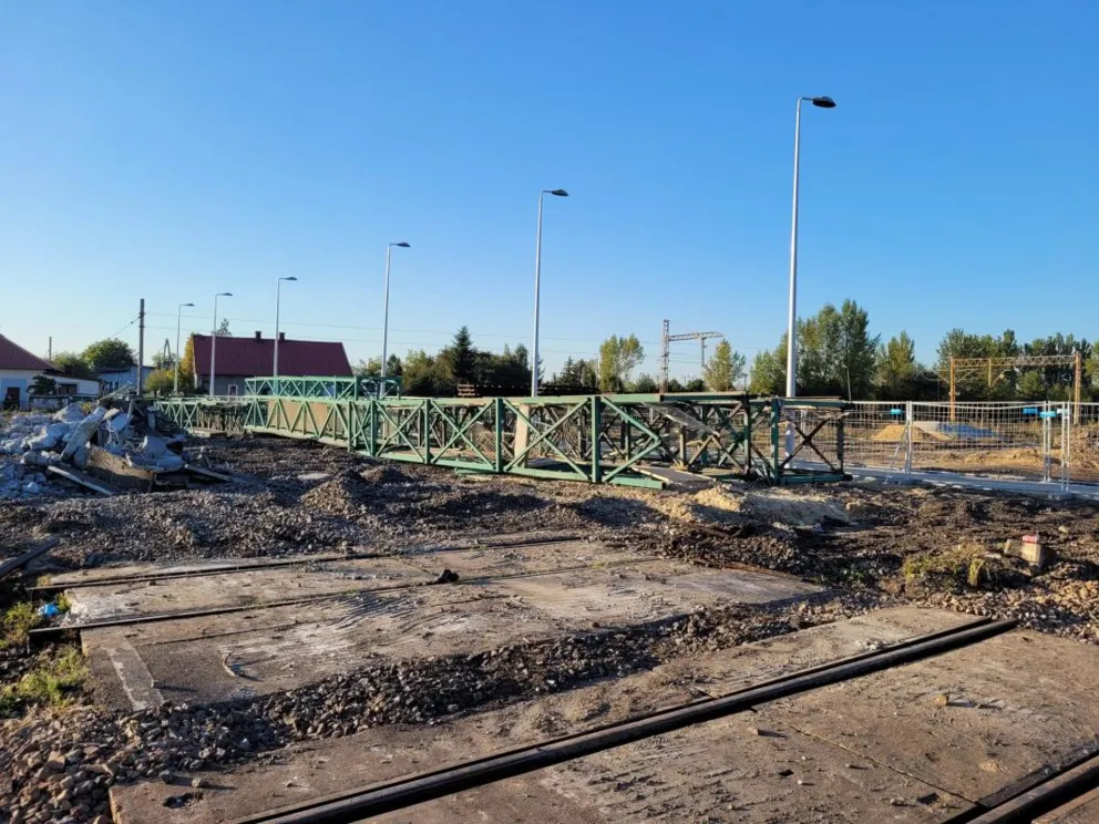 Kładka łącząca Oświęcim z Brzezinką przechodzi do historii