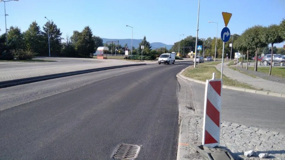 Remont nawierzchni DK52 w Kętach potrwa do końca września