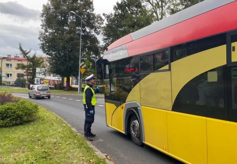 Gmina Oświęcim: Policjanci zatrzymali nietrzeźwego kierowcę szkolnego autobusu