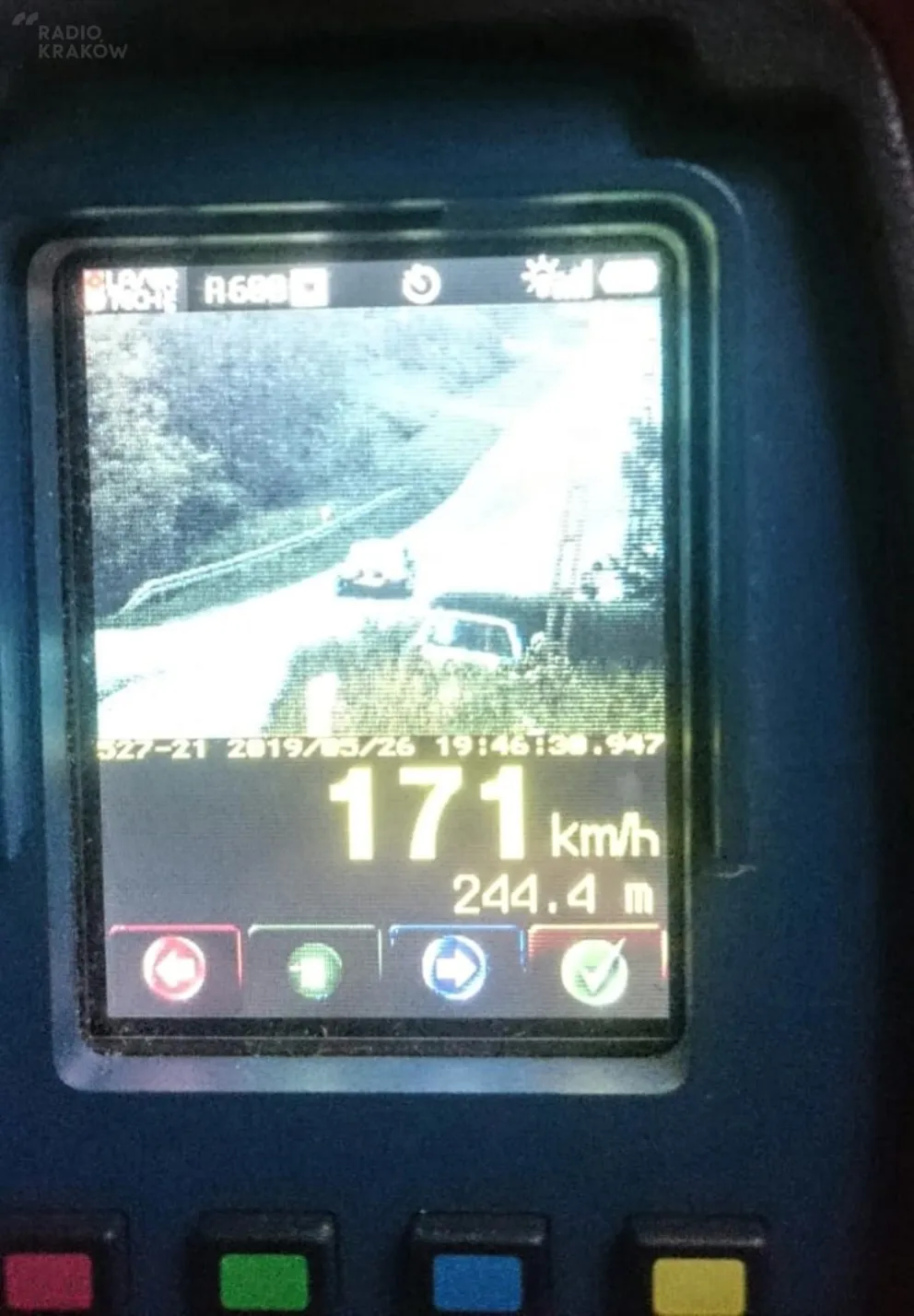 Policjanci zatrzymali pirata drogowego, który przekroczył prędkość o 121 km/h
