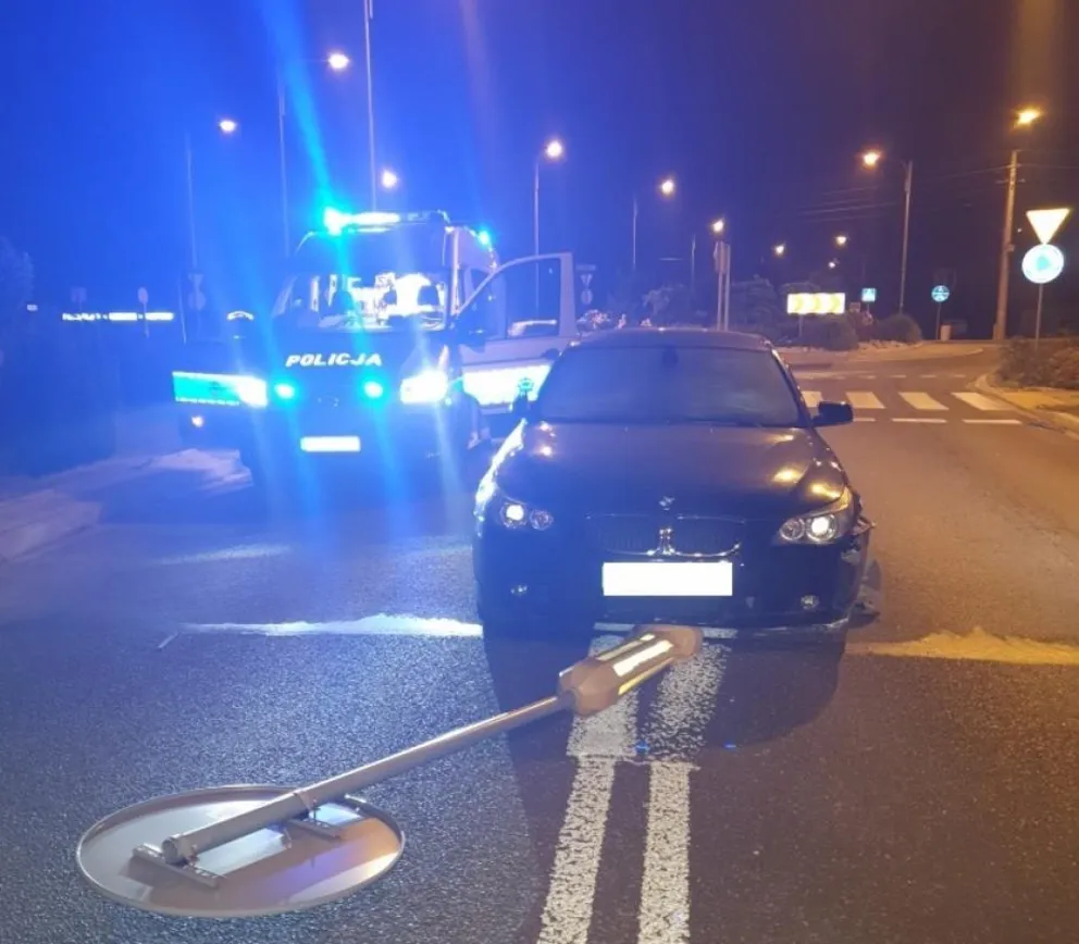 Oświęcim: pijany kierowca próbował uniknąć kontroli drogowej i potrącił policjantów
