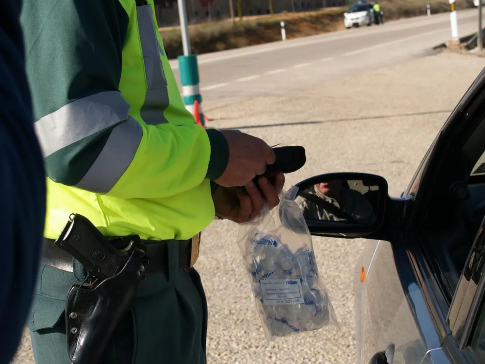 Kompletnie pijany, chory na cukrzycę kierowca, wiózł samochodem dwie nastolatki