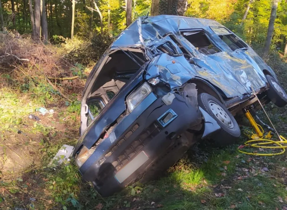 Zderzenie busa z traktorem na drodze w powiecie bocheńskim. Jedna osoba nie żyje
