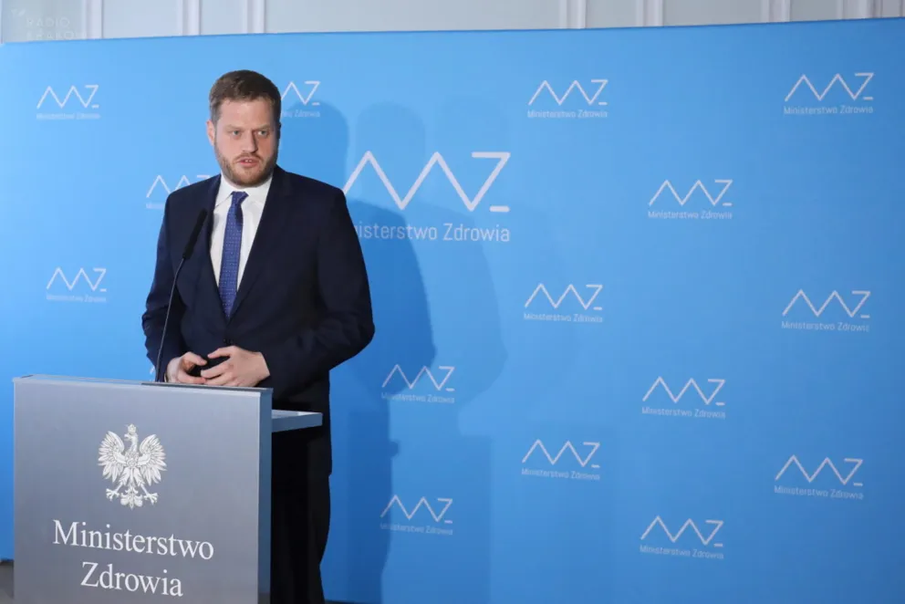 Cieszyński: wzmożone kontrole inspekcji sanitarnych i policji w powiatach objętych strefami