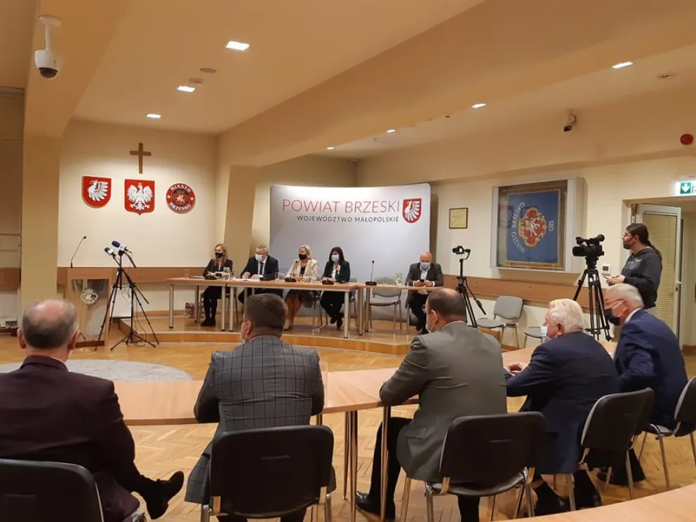 Brzesko: Andrzej Adamczyk rozmawiał z samorządowcami o wyzwaniach związanych z realizacją inwestycji