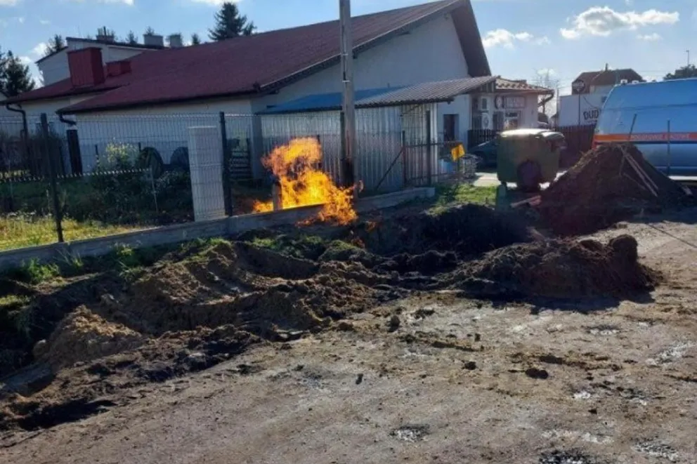 W Łęgu Tarnowskim płonął gazociąg. Mieszkańców ewakuowano