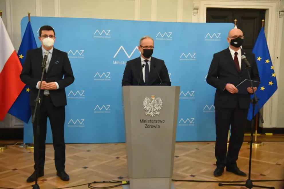MZ: nowe obostrzenia w związku z apogeum IV fali epidemii covid-19