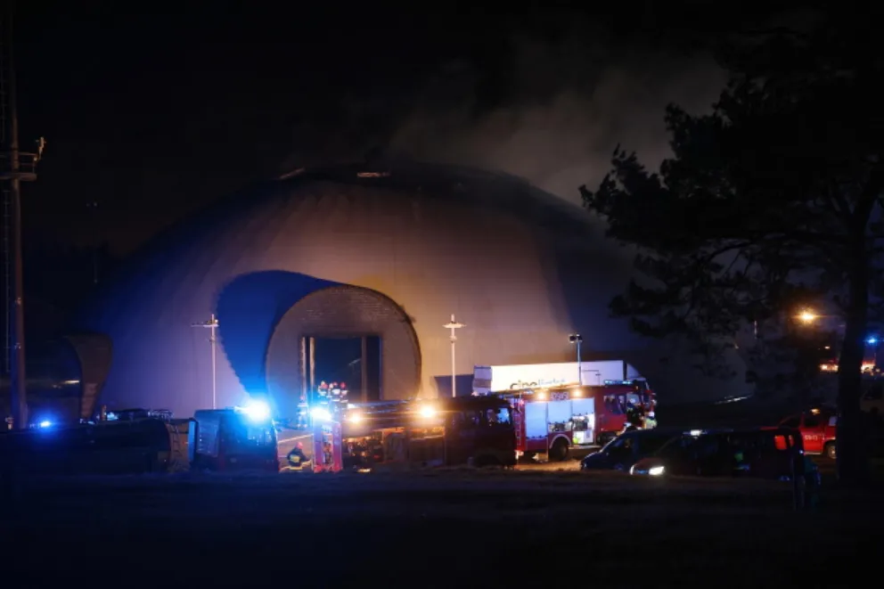 Strażacy zakończyli akcję gaszenia pożaru w kompleksie Alvernia Planet. ZDJĘCIA