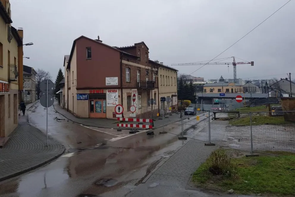 Nadal nie ma przejazdu pod wiaduktem na ulicy Krakowskiej w centrum Chrzanowa