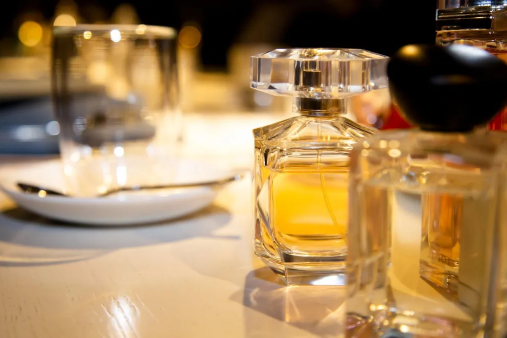 Chrzanów: podmienili perfumy, zostali zatrzymani 