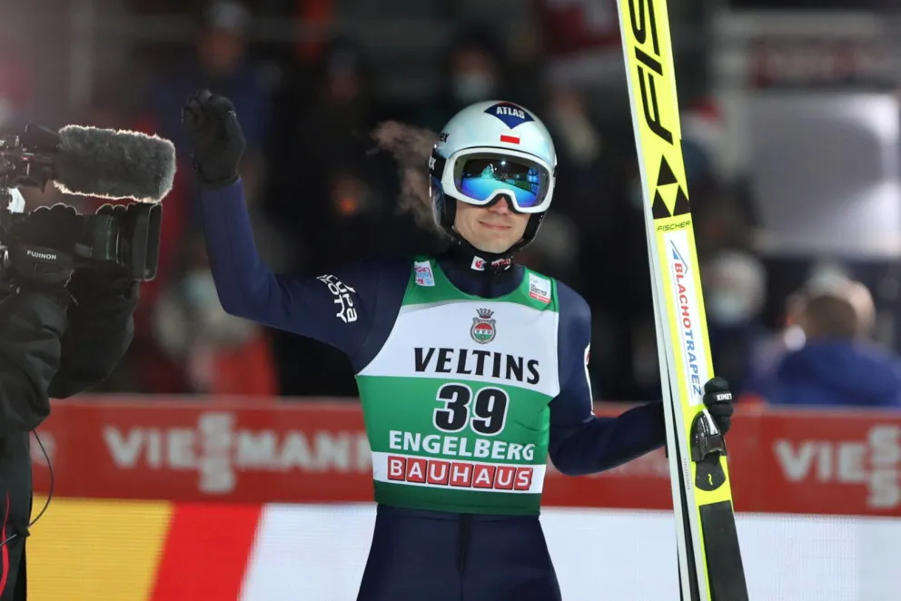 Geiger zwycięzcą w Engelbergu, Stoch - szósty