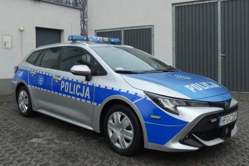 Policjanci z Brzeszcz i Andrychowa otrzymali hybrydowe toyoty