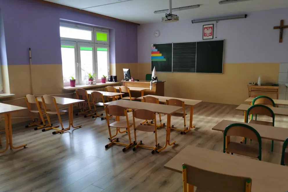 Uczniowie 5 województw wracają do nauki, starsi będą się uczyć zdalnie