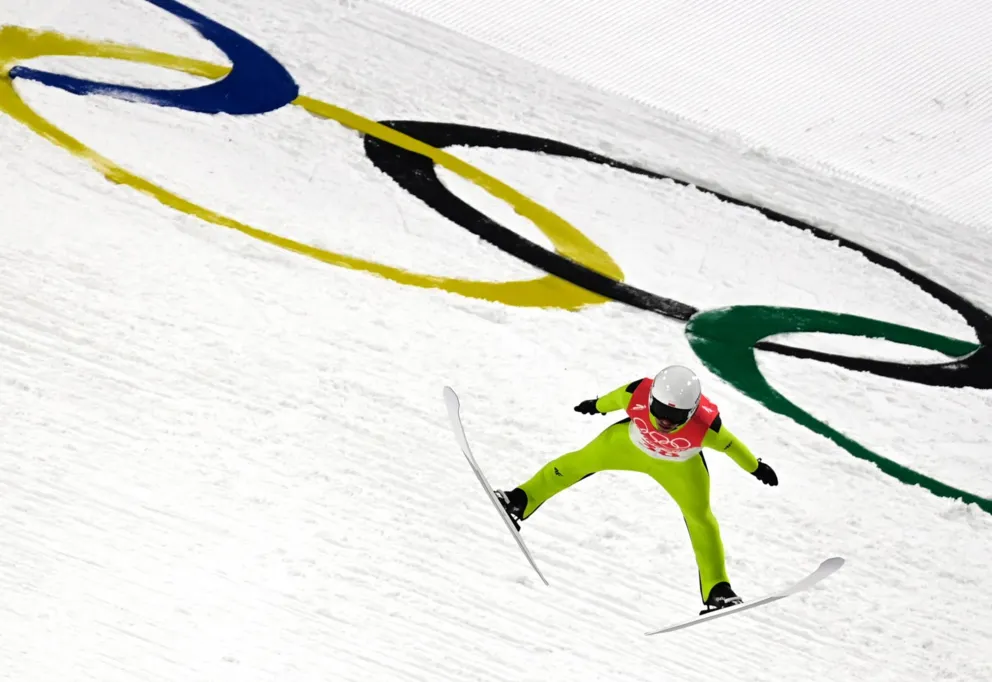 Pekin/skoki narciarskie - Stoch ósmy w kwalifikacjach, wszyscy Polacy z awansem