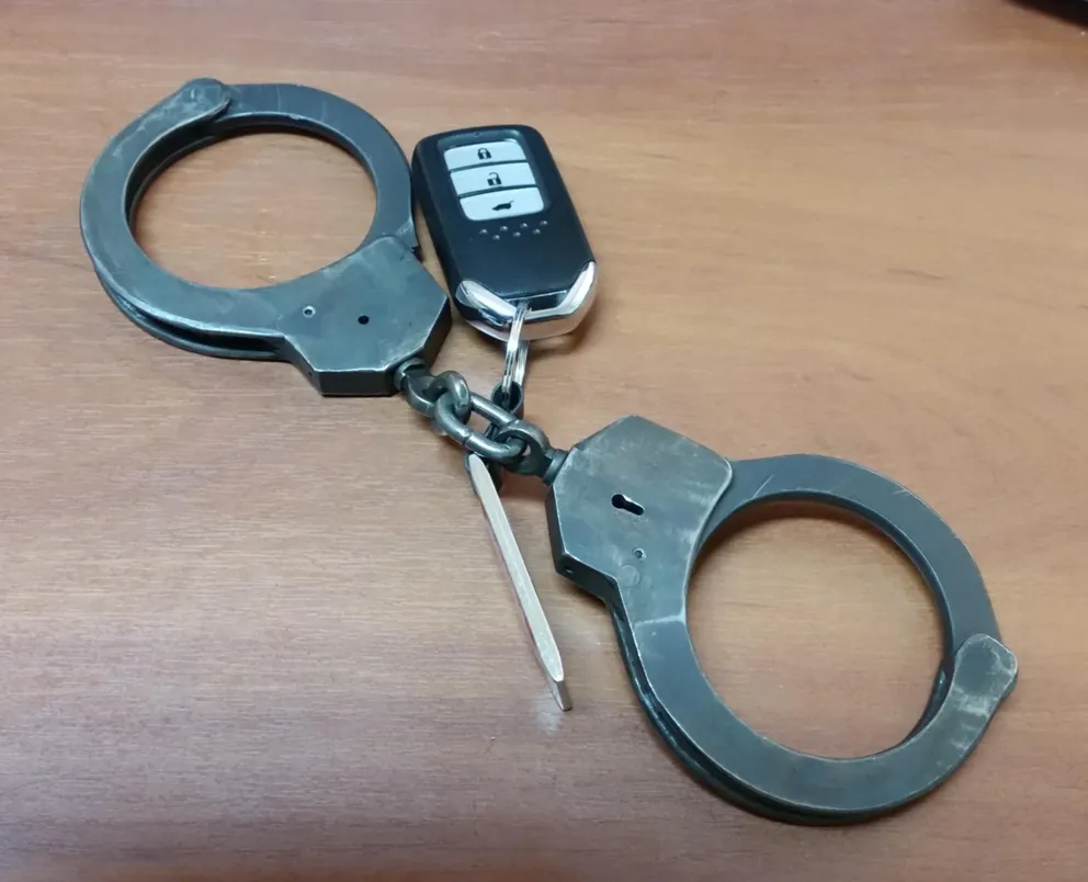 Kierująca pod wpływem narkotyków i nieletni pasażer zatrzymani po policyjnym pościgu   