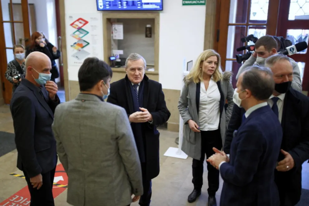 Minister Piotr Gliński czeka na oficjalną informację w sprawie odwołania dyrektora Teatru im. Słowackiego