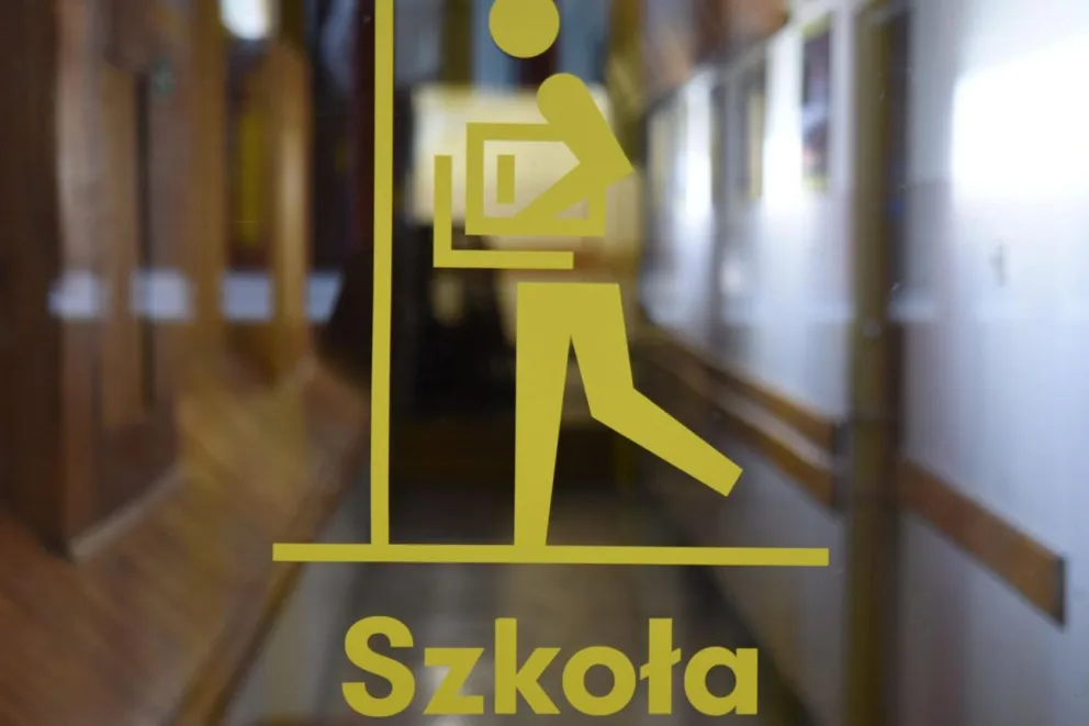 Uczniowie szkół ponadpodstawowych i klas V-VIII szkół podstawowych wracają do nauki stacjonarnej