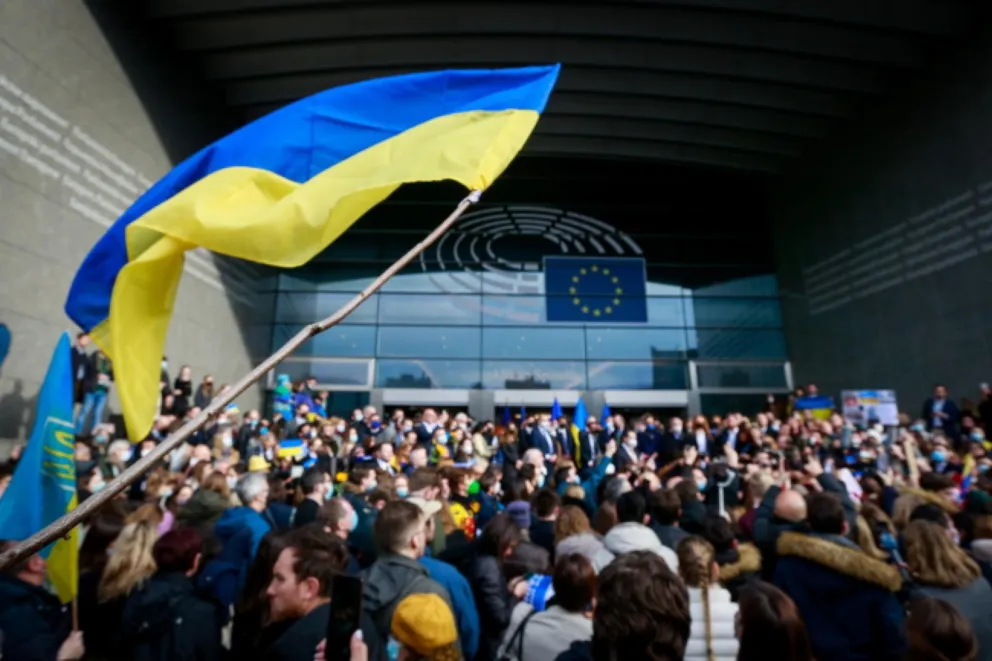 PE przyjął rezolucję wzywającą „instytucje unijne do podjęcia działań na rzecz przyznania Ukrainie statusu kandydata do Unii Europejskiej” 