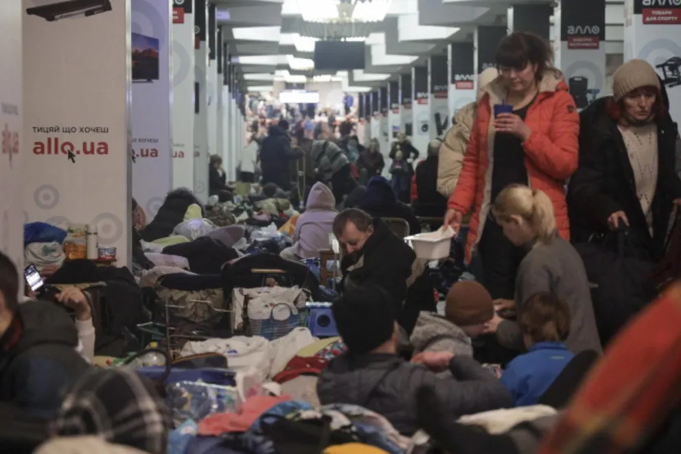Z Charkowa ewakuowano pociągami ponad 600 tys. ludzi
