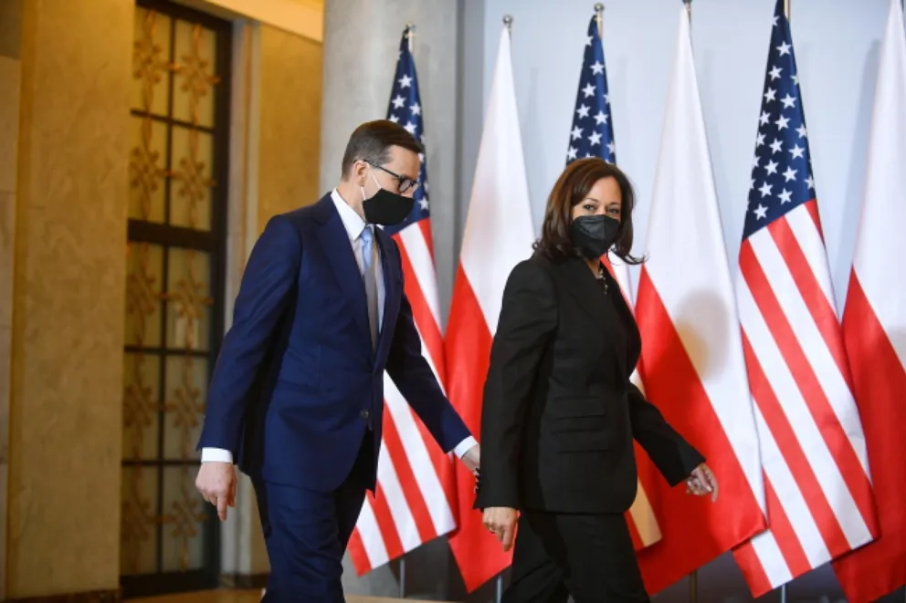 Morawiecki i Harris o wschodniej flance NATO. Harris potwierdza zaangażowanie USA w zobowiązania wobec Polski