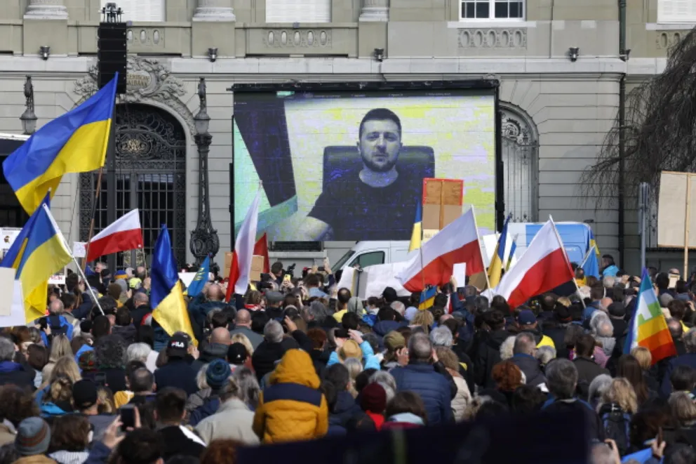Zełenski: Rosjanie od 25 dni szukają "wyimaginowanych nazistów"