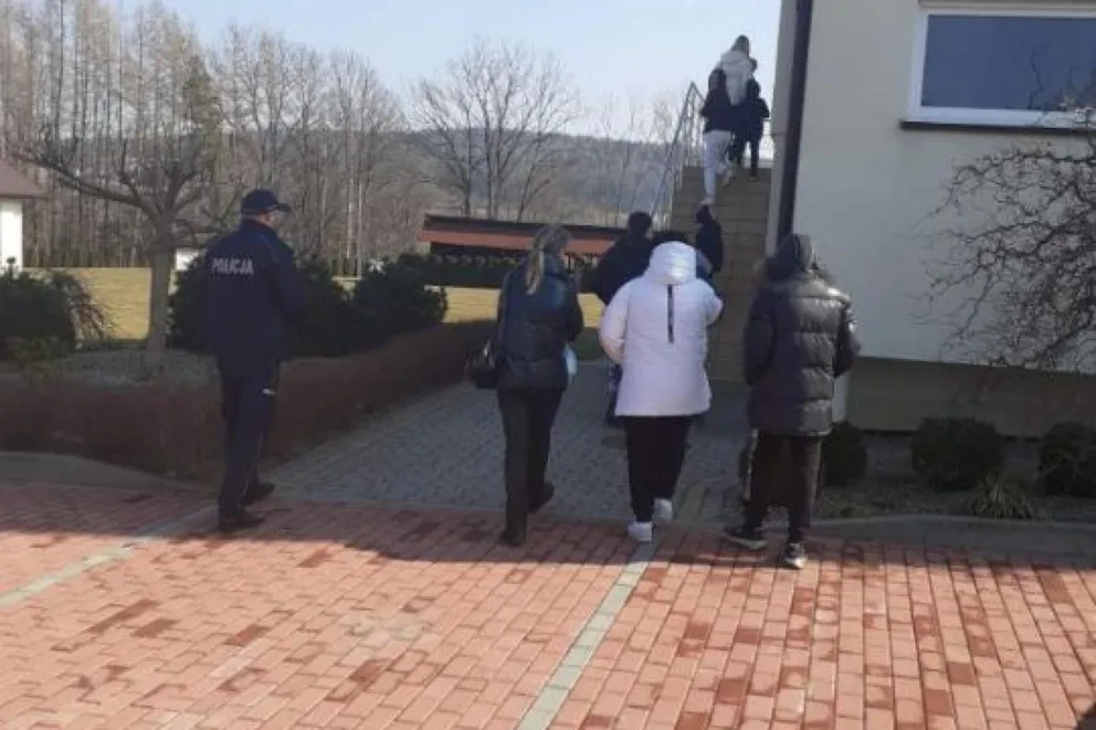 Policjanci w Gorlicach pomagają uchodźcom wojennym z Ukrainy