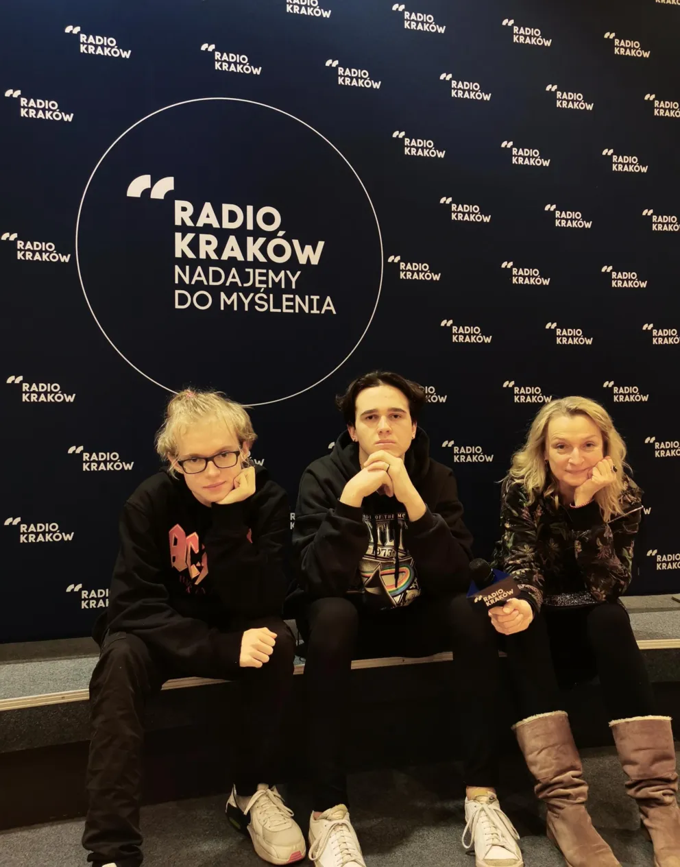 Wcale nie tak fajnie być nastolatkiem. Sad Smiles w Radiu Kraków.