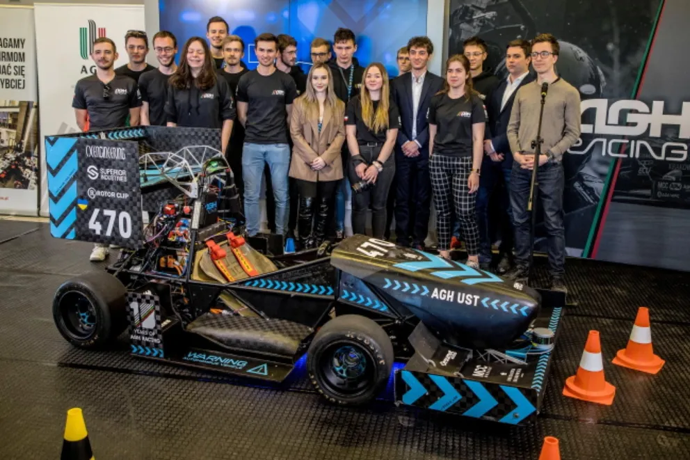 Pierwszy w Polsce bolid autonomiczny skonstruowany przez studentów Koła Naukowego AGH Racing w Krakowie