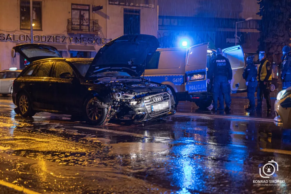 Pijany 31-latek z powiatu tarnowskiego wjechał w znak w centrum miasta i uciekał przed policją