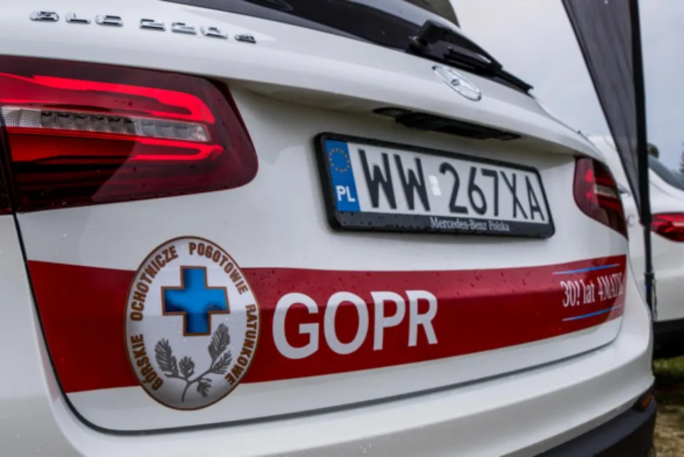 Beskid Wyspowy: Podczas nocnej akcji z użyciem drona goprowcy odnaleźli zaginioną 65-latkę