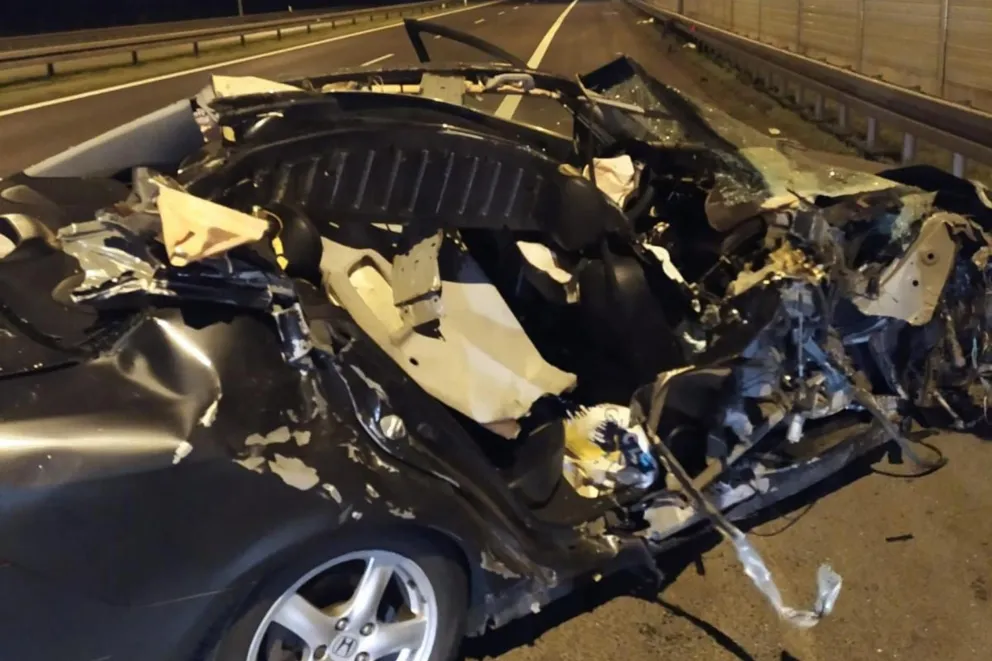 31-latek zasnął za kierownicą na autostradzie A4. Auto doszczętnie zniszczone, jemu nic się nie stało