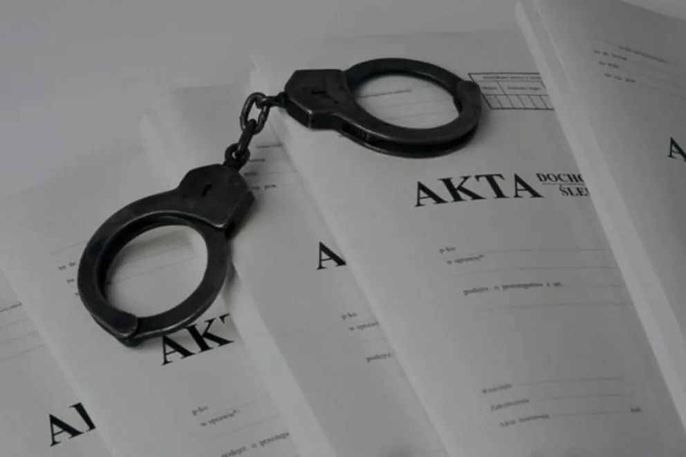 Zarzuty usiłowania zabójstwa dla mężczyzny, który zranił nożem żonę i dziecko