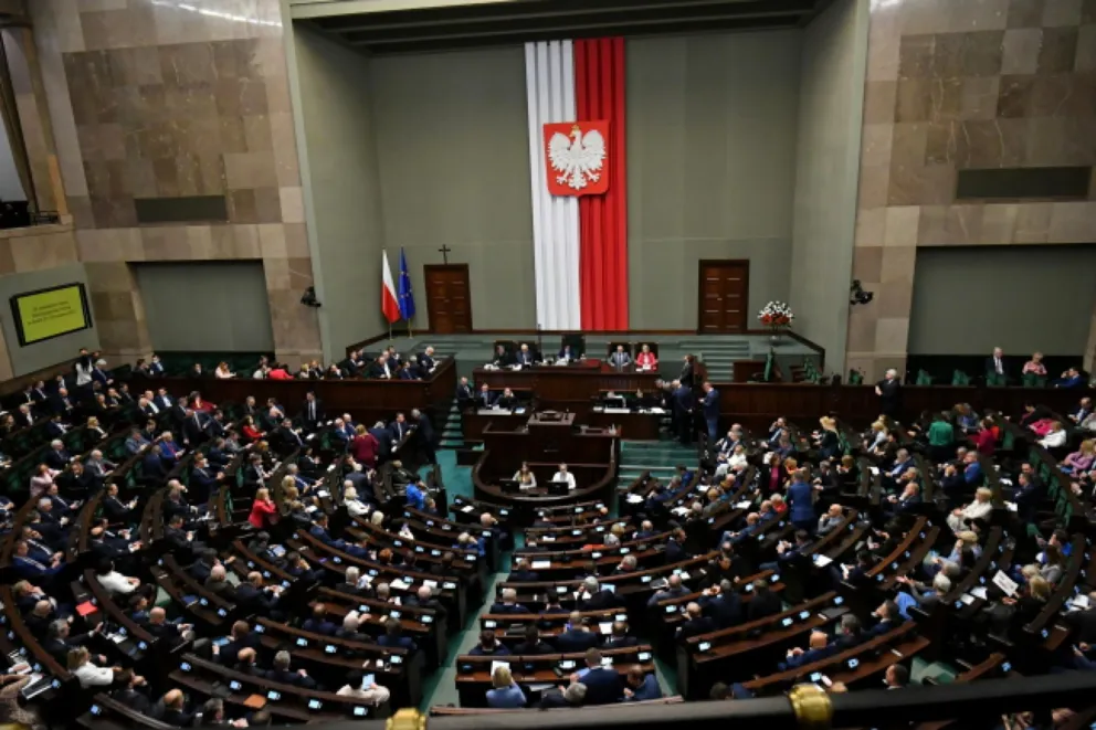 Sejm uchwalił nowelizację wydłużającą termin wypłaty świadczeń za pomoc uchodźcom