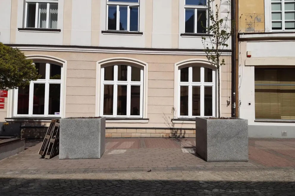 Od falstartu rozpoczęło się instalowanie parkletów na ulicy Wałowej w centrum Tarnowa