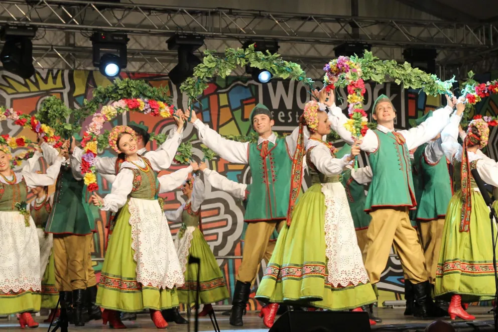Zespoły pieśni i tańca z całej Polski chcą wesprzeć Ukrainę