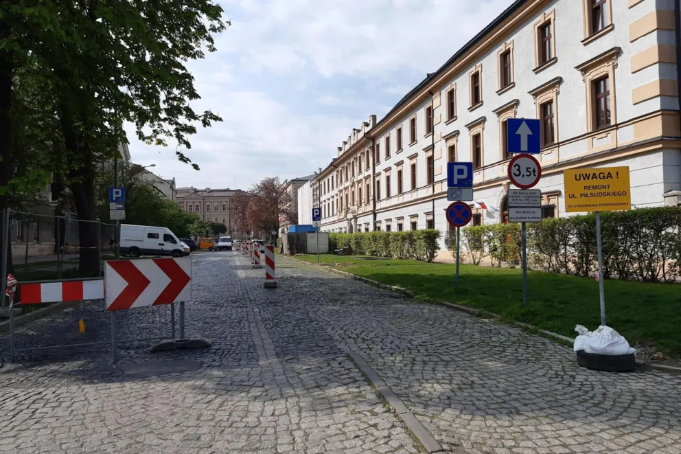 Na dobre rozpoczął się remont ulicy Piłsudskiego obok tarnowskiego seminarium