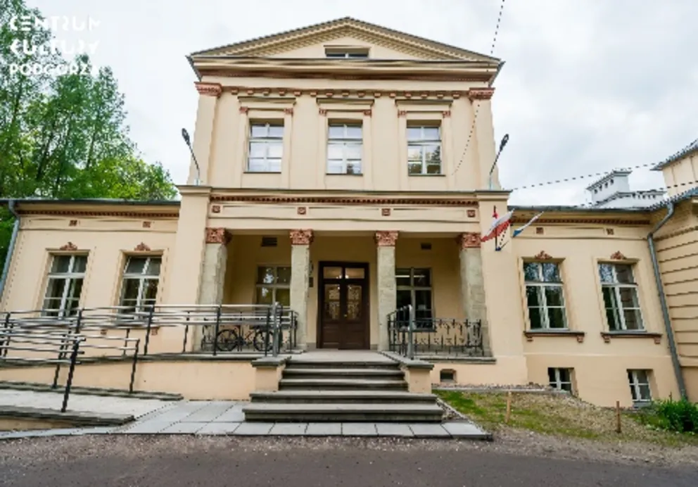 Rodzinne warsztaty z cyklu „Szyciowóz”:
Dzień Matki