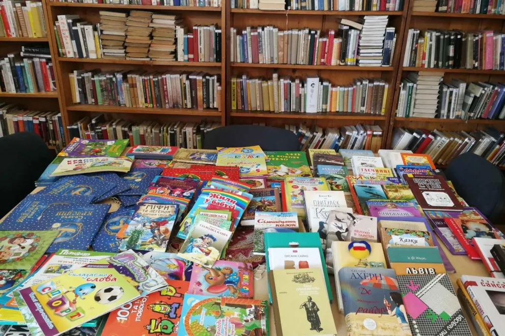 Książki w języku ukraińskim trafiły do biblioteki w Muszynie