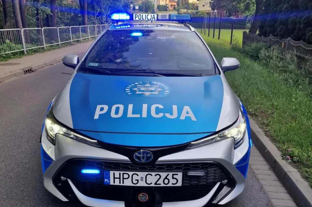 Policjanci z Brzeszcz uratowali życie rowerzysty, który zasłabł podczas jazdy