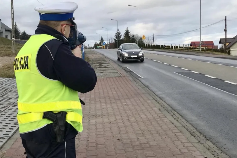 Przed wakacjami policja apeluje o przygotowanie auta do podróży