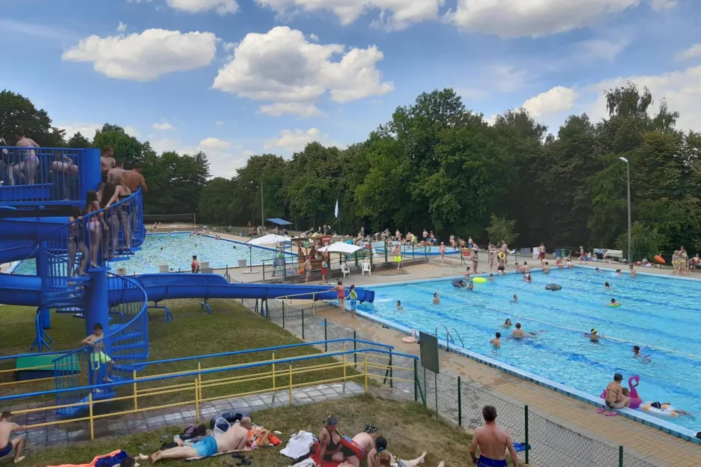 Tarnów: tłumy na basenie na górze św. Marcina
